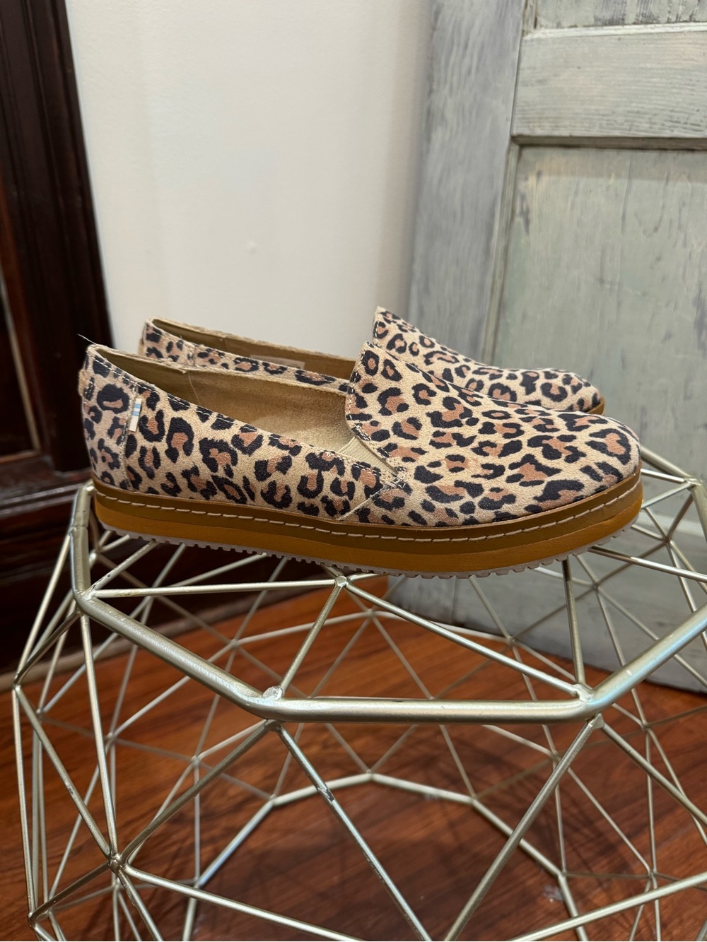 Toms Leopard Printed Calf Hair Slip-On Sneaker loafers size 9
